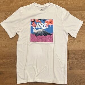 Men’s NEW Nike White Tee with Pink and Blue Graphic-never worn.
